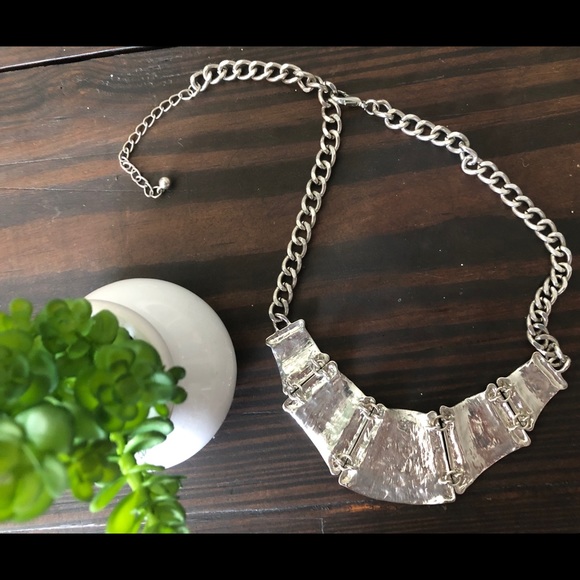 🐆Silver Leopard Print Sparkly Statement Necklace - Picture 5 of 5